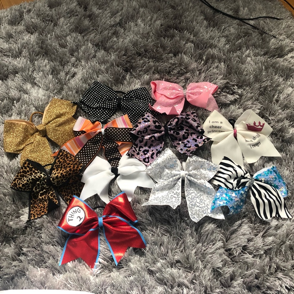 Cheerleading bows